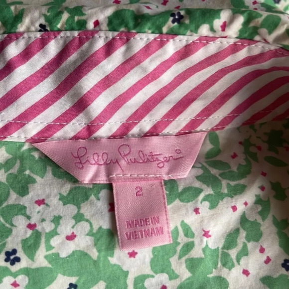 Lily Pulitzer green/pink/white/black tiny floral print button down shirt. Size 2 - Picture 6 of 6